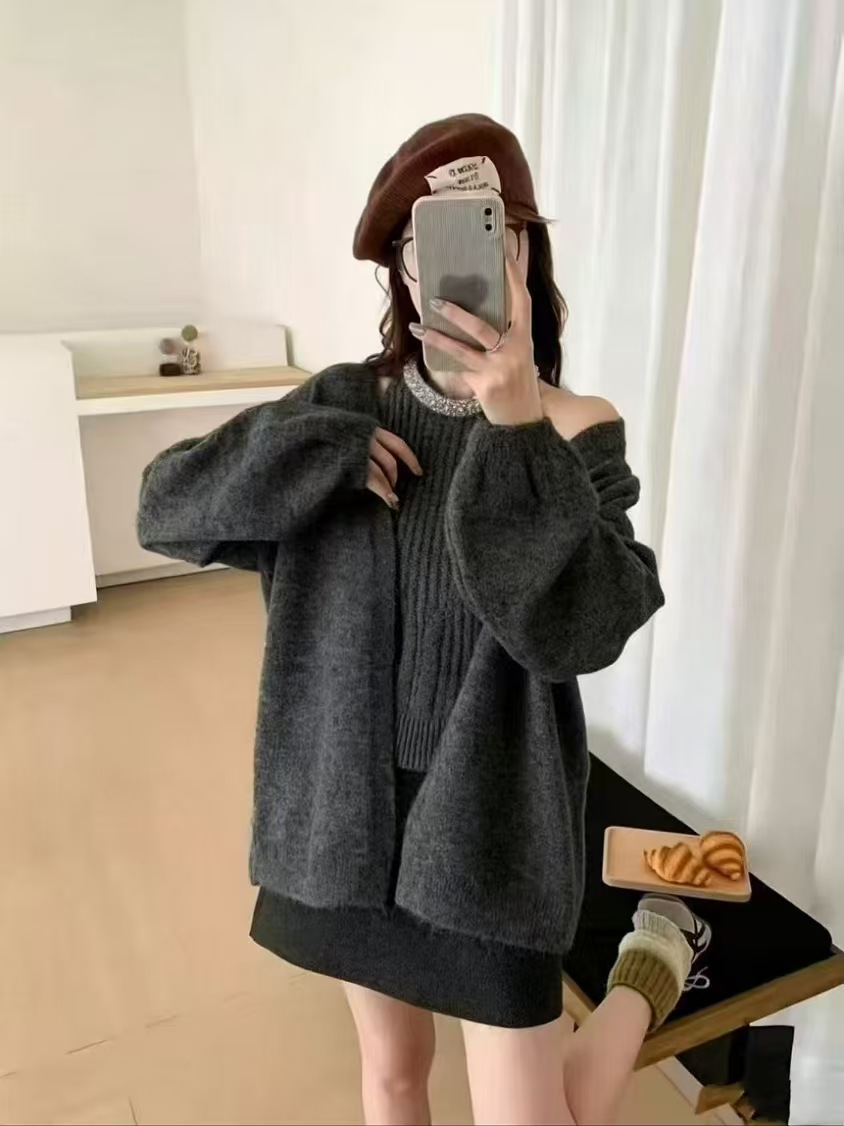 韩版领女装针织开衫挂脖吊带背心两件套秋冬新品感修身毛衣新品款
